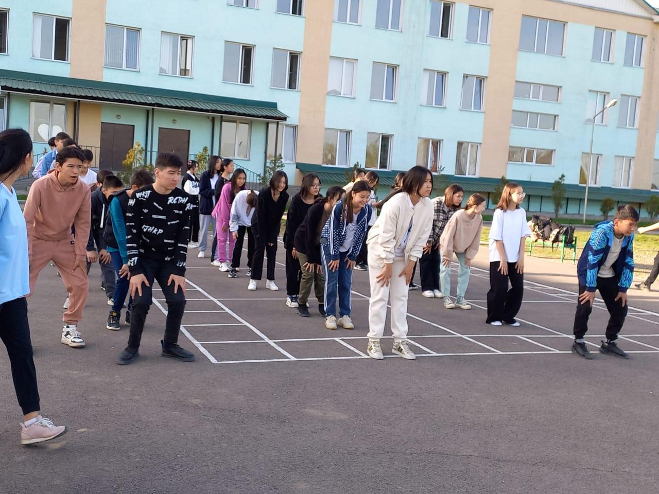 7 сәуір  Дүниежүзілік Денсаулық күніне орай мектеп окушылары таңғы жаттыгу жасады