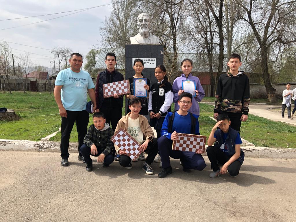 9-11 сынып арасындағы өткен аймақтық "Шахматтан" 1-орын алған оқушыларымызды құттықтаймыз