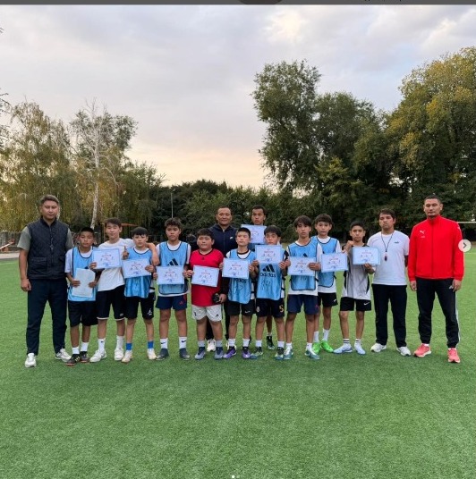 Абай ауылындағы орта мектеп футболдан 7-8 сыныптар арасында өткен Ұлттық мектеп лигасы жарысының аудандық кезеңінде І орын алып, облысқа жолдама алды! Құттықтаймыз! Жаттықтырушылар: Әділғали Мадияр, Ысқақов Абылайхан