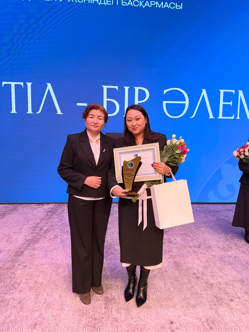 "Абай ауылындағы орта мектебі"КММ нің ағылшын тілі пәні мұғалімі Ануар Айнұр  Марғұланқызы Алматы облысы әкімінің Алғыс хатымен марапатталды.