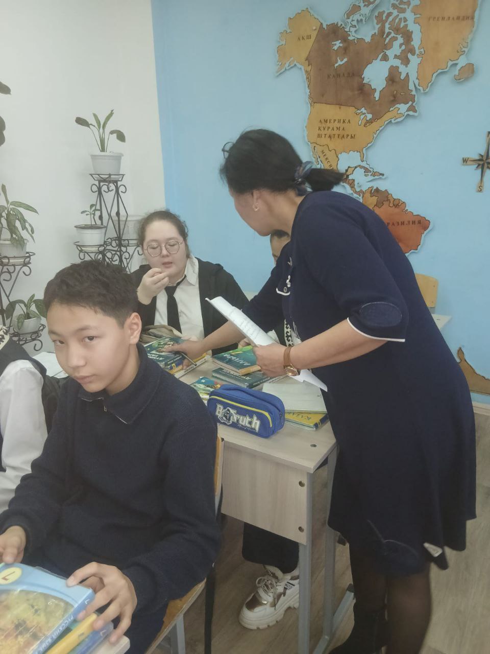 Абай ауылындағы орта мектебі кітапханасында кітап қорының сақталуын тексеру мақсатында рейд жүргізілді.